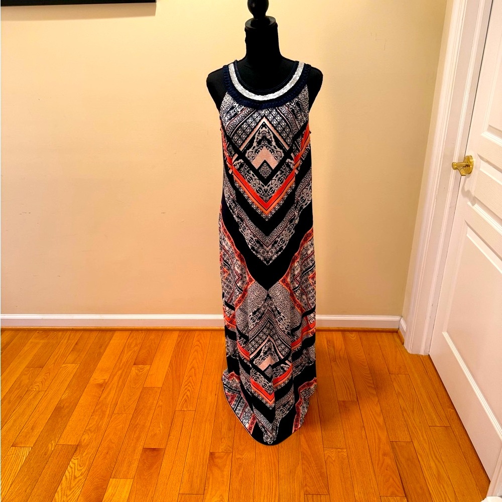 Sandra Darren Beautiful Geometric Patterned Maxi Dress